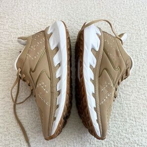 Etonic tan/neutral Athletic Shoes size 6.5